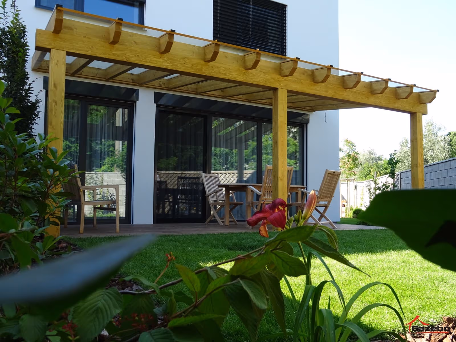 Drevená pergola Kartágo na terase rodinného domu