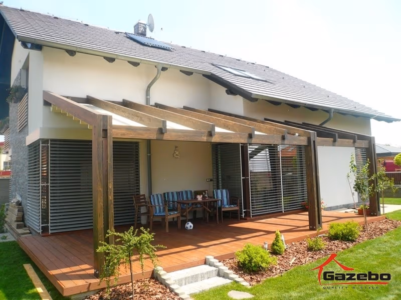 Drevená pergola Rio Grande na terase rodinného domu